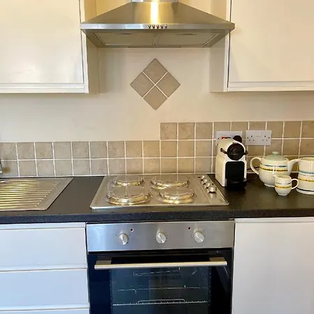 Stylish With Free Parking, Lift & Views Appartement