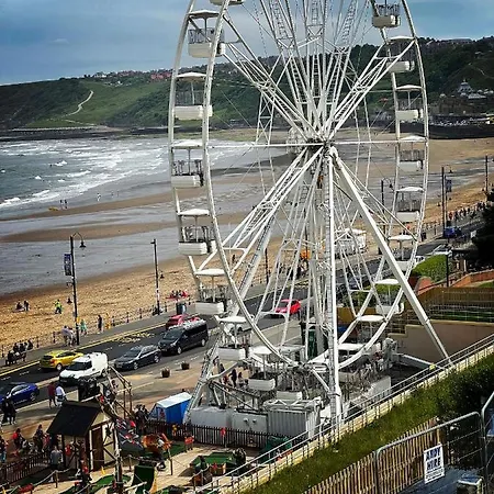 Stylish With Free Parking, Lift & Views * Scarborough