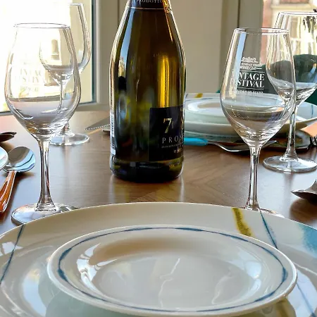 Stylish With Free Parking, Lift & Views 斯卡伯勒