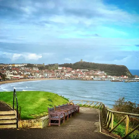 Stylish With Free Parking, Lift & Views 公寓