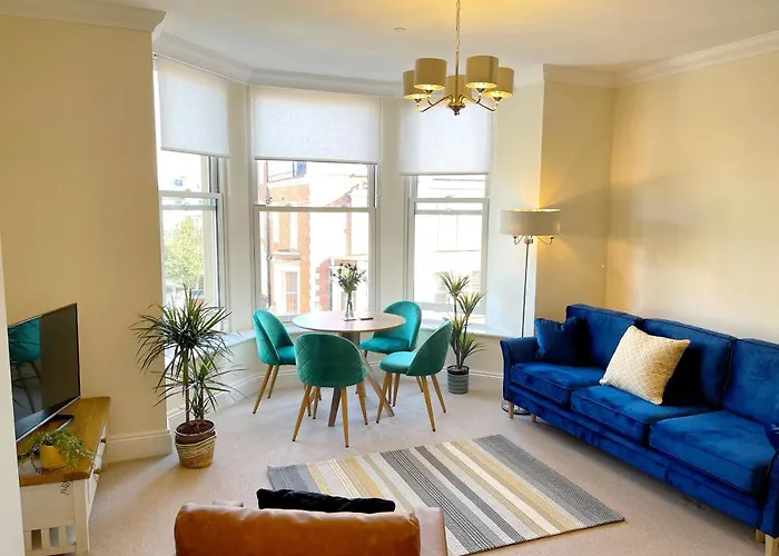 Apartman Stylish With Free Parking, Lift & Views