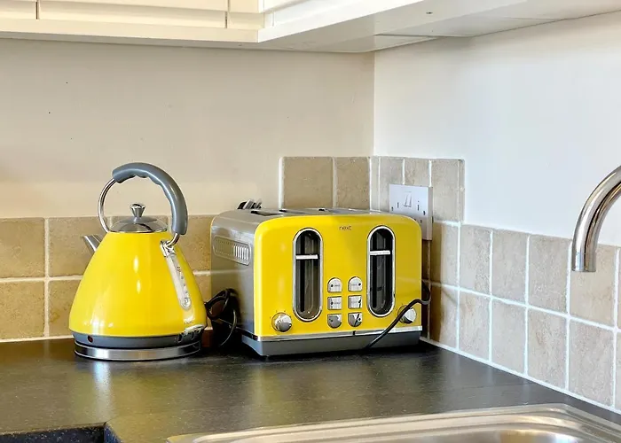 Stylish With Free Parking, Lift & Views Apartman