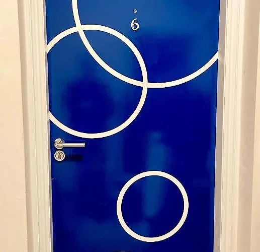 Stylish With Free Parking, Lift & Views Apartman