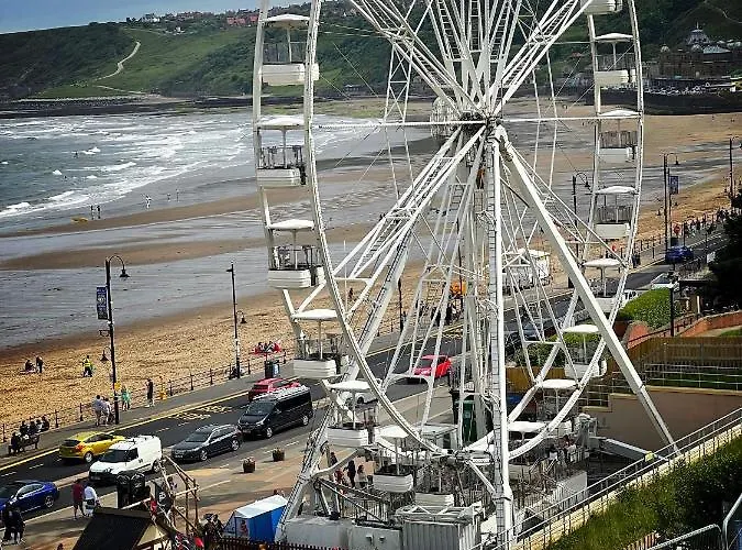 Stylish With Free Parking, Lift & Views * Scarborough