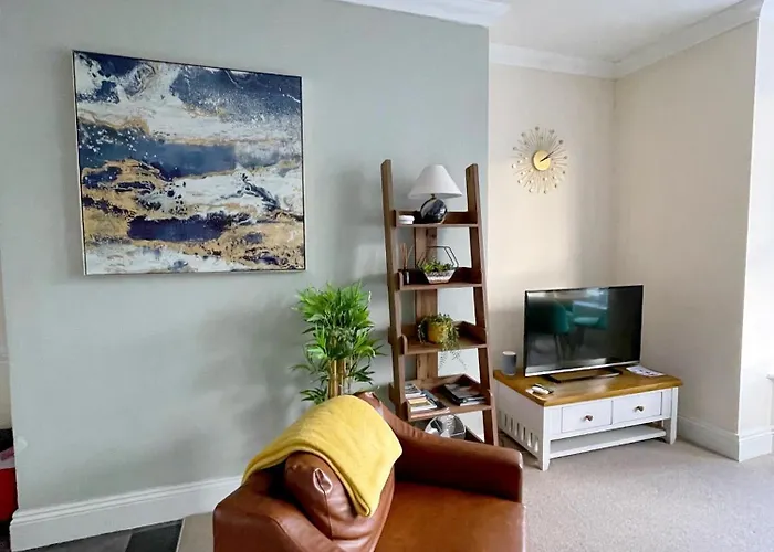 Stylish With Free Parking, Lift & Views Apartman